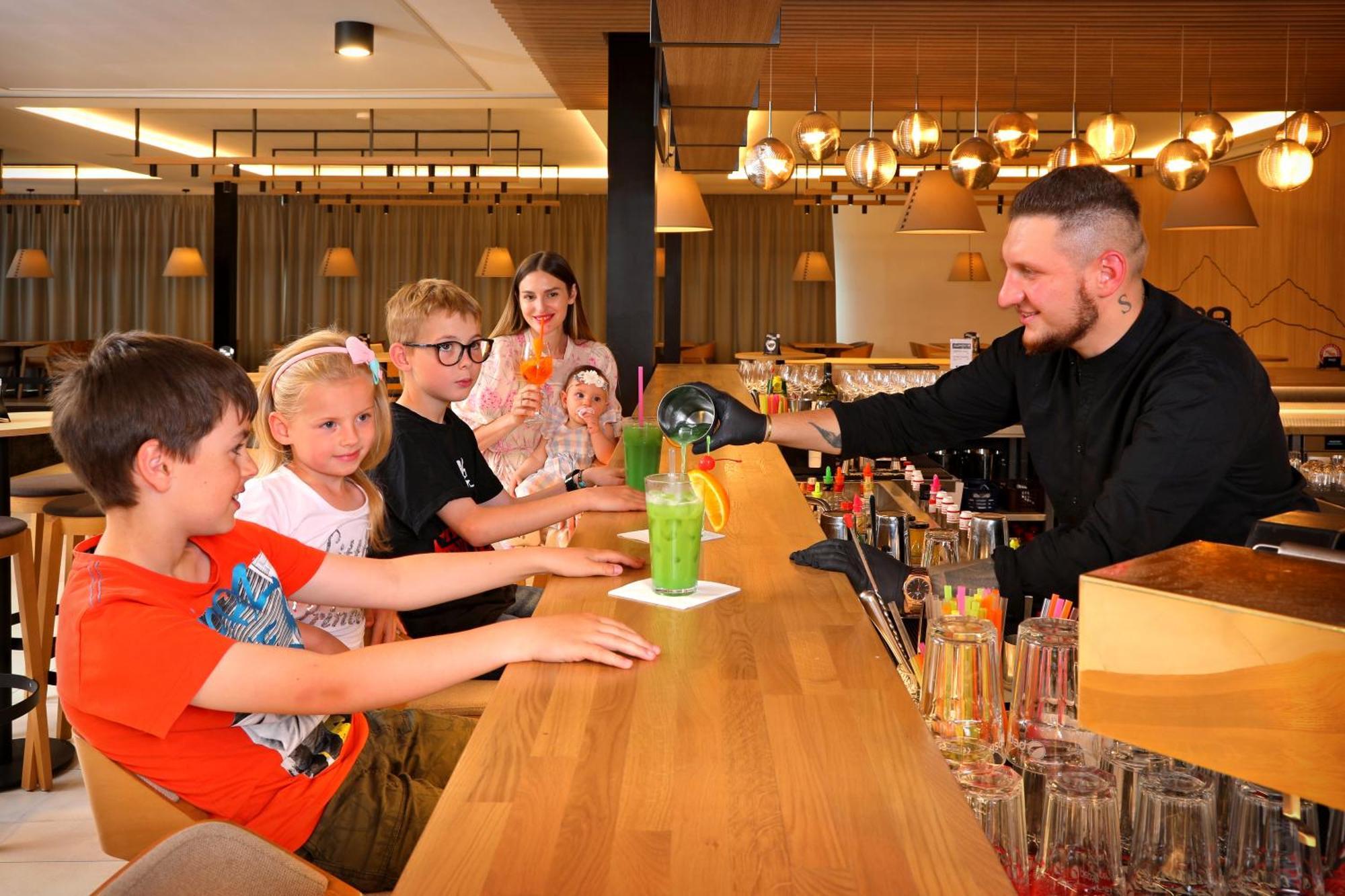 Wellness Hotel Svornost Harrachov Exterior foto